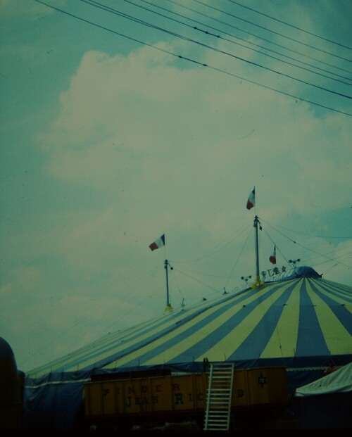 Le cirque Pinder Jean Richard à Saint Quentin les 3 et 4 avril 1974 ( archives Vincent Bouderlique)