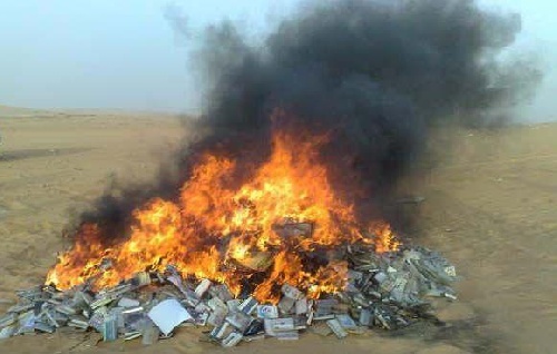 إحراق آلاف الأشرطة و السيديهات ال