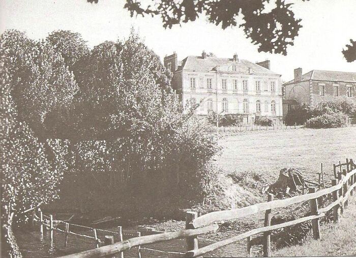 Saint Viaud - Château du Plessis Grimaud  et l'orphelinat aujourd'hui disparu 