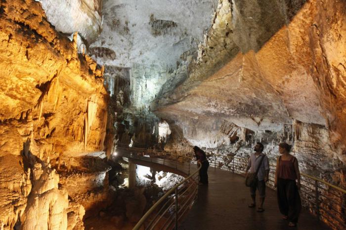 Visite De La Grotte Jeïta Au Liban