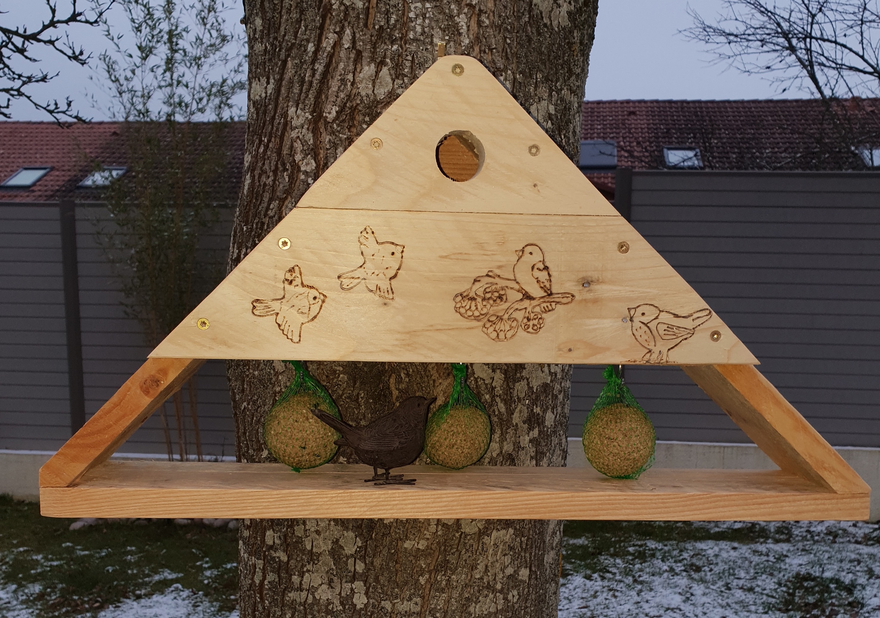 Mangeoire pour oiseaux fabriqué en bois de palette. - Ours54