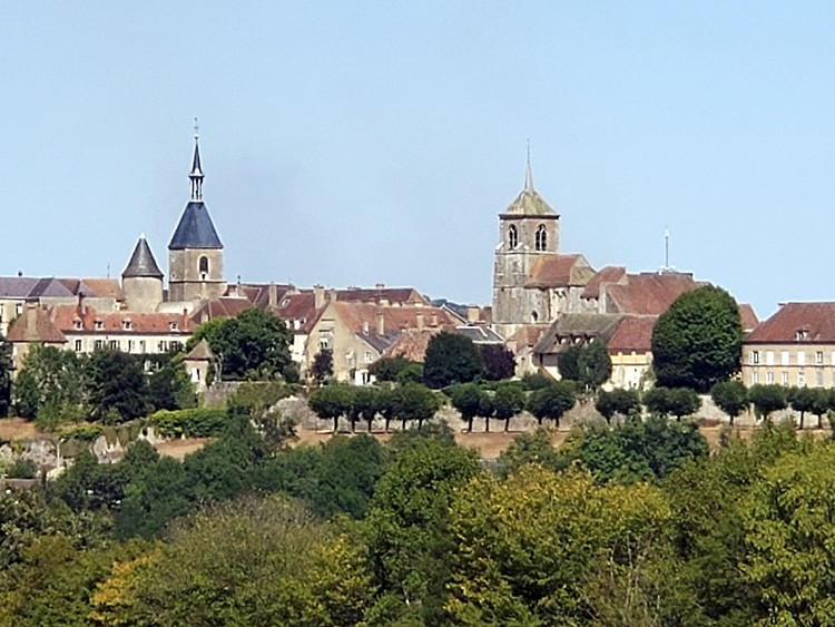 Tour de l'Horloge, collégiale Saint-Lazare