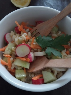 Blé et légumes en salade