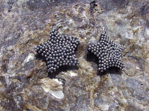 Boucles d'oreilles en chaine à billes en forme d'étoiles cousues main