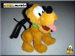 Peluche douce Pluto assis