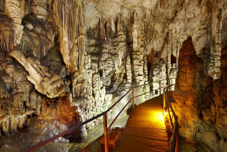 Grotte de Dikteon, Crète
