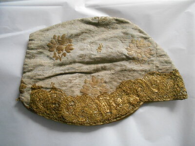 Bonnet broché floral or