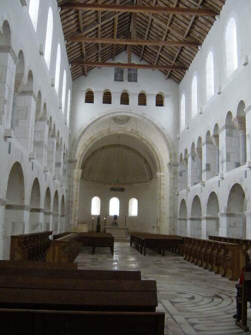 ** Visite de l'église abbatiale Saint-Rémy à Rochefort