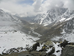 Une vallée à traverser lors de la descente vers Dzonglha depuis le Cho La Pass