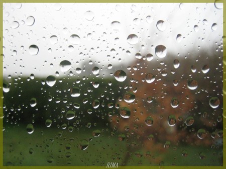 pluie_sur_les_carreaux