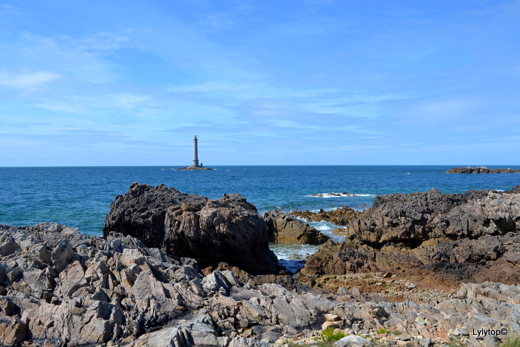 Du port Racine au phare de Goury