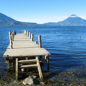 petit matin calme au bord du lac atitlan 