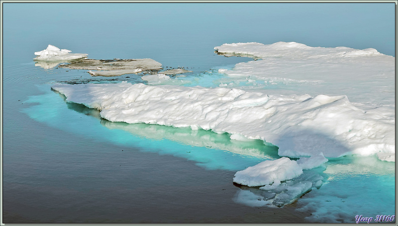 22 heures, tellement beau depuis notre cabine, qu'un tour sur le pont supérieur s'impose ! - Région des Sjuøyane (Sept îles) - Svalbard - Norvège