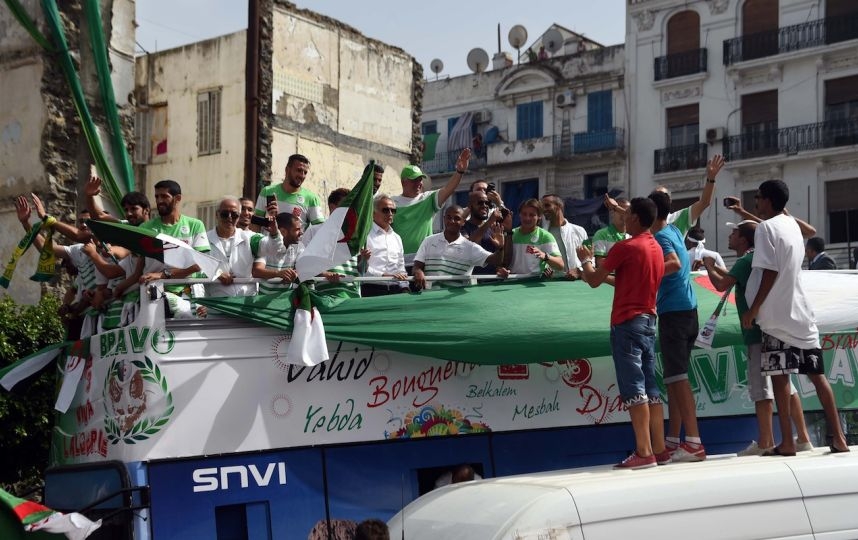 Mercredi 2.7.2014 parade de l\'EN dans les rues d\'Alger après le mundial 2014