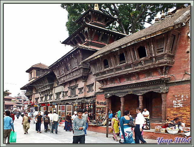 Blog de images-du-pays-des-ours : Images du Pays des Ours (et d'ailleurs ...), Les "marchands du temple" à Durbar Square - Katmandou - Népal
