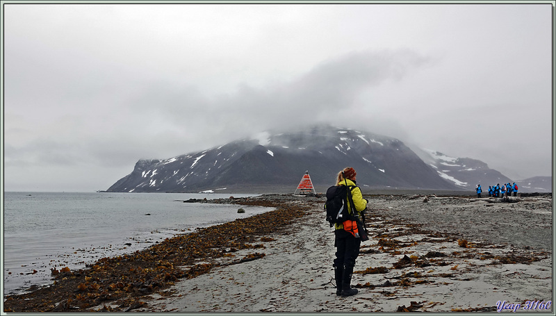 08/07/2014 : Débarquement à l'ancienne station baleinière de Smeerenburg - Ile Amsterdamøya - Spitzberg - Svalbard - Norvège