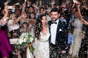 mode fashion confetti bride ceremony