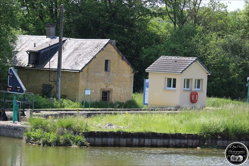 Écluse 2 de le Chesnes, canal des Ardennes.