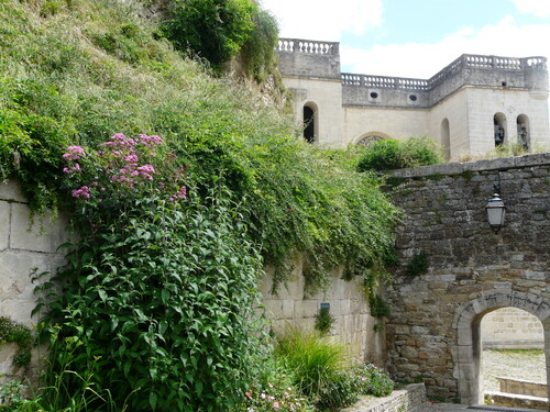 Ville de Grignan en drôme provençale