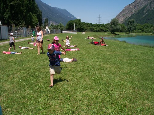 Un jeu sur l'herbe