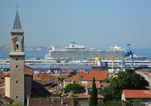 Le Symphony of the Seas dans le port de Marseille