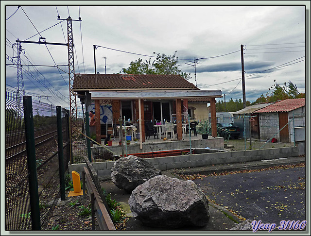 La maison (taguée) où je suis né (ex PN 185), vue en novembre 2011 - Fenouillet - 31