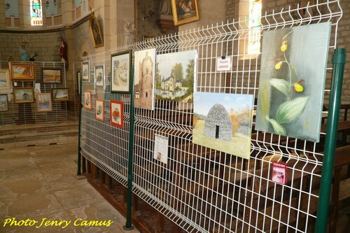 Les peintres de la Section Peinture des Amis du Châtillonnais, ont exposé dans l'église de Gevrolles....
