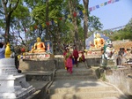 Svayambhunath - Escalier et Bouddhas