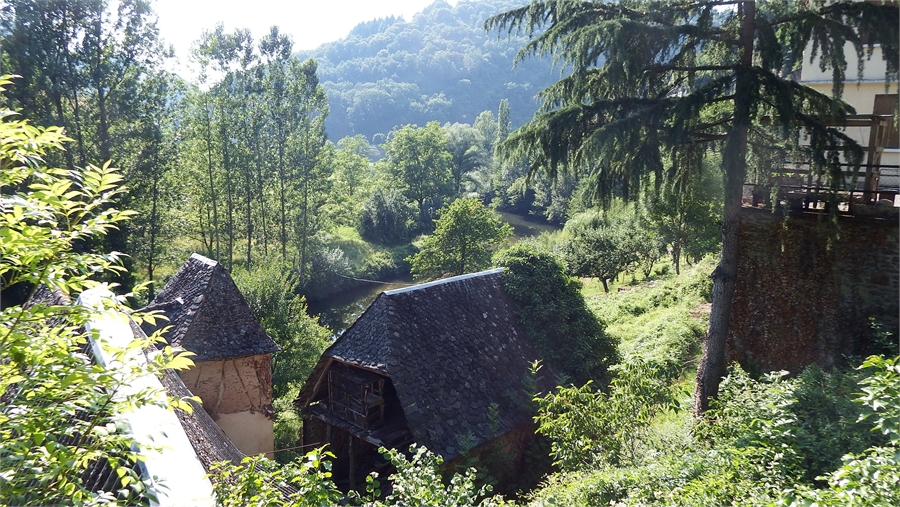Reflets au Grand Fabre en Aveyron