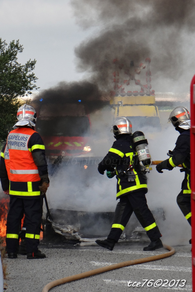 Véhicule en feu sur A29