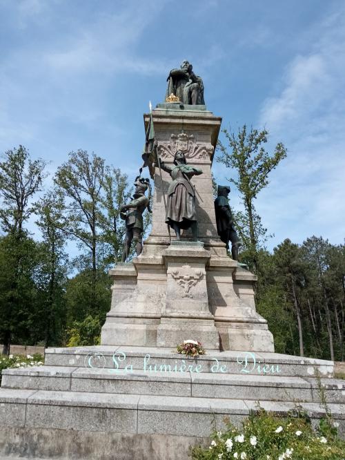 Sainte-Anne d'Auray, le monument du comte de Chambord