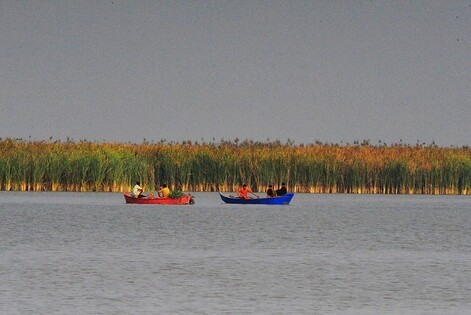 4. Spending sunny days by Indus River