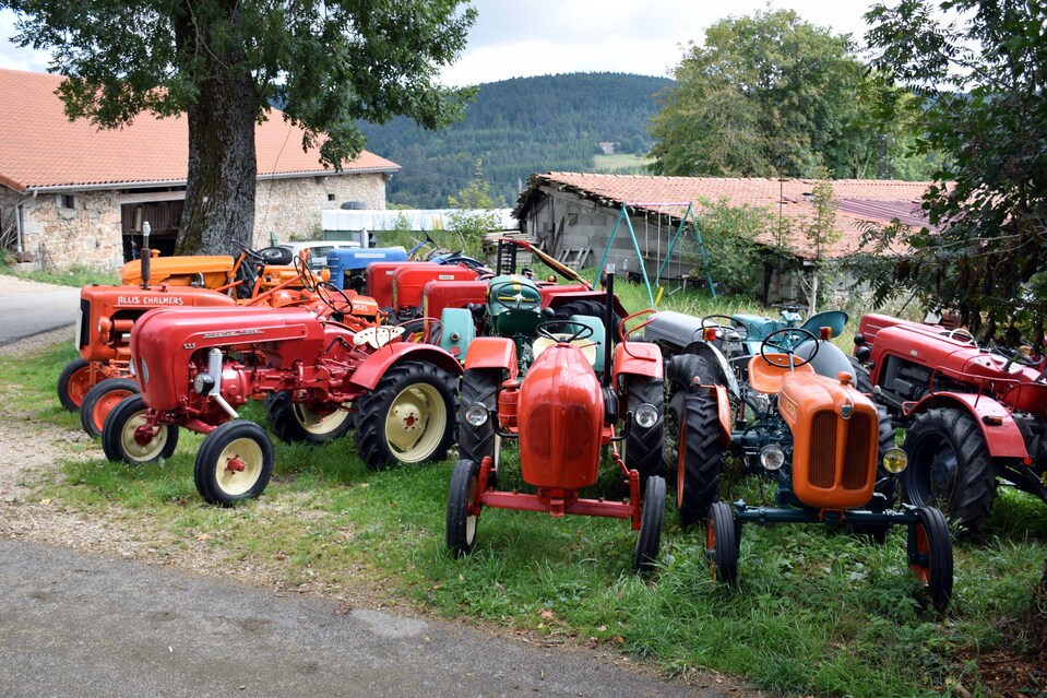 J10 - Les Setoux - Collection de vieux tracteurs