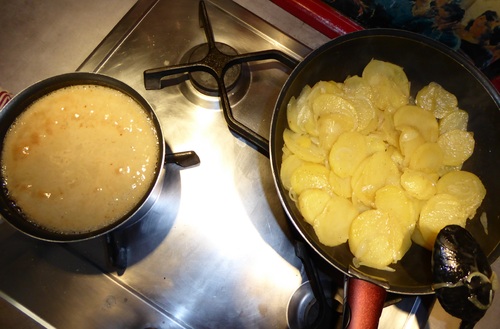 Un Gratin d'Andouillettes et Pommes de terre à la Lyonnaise