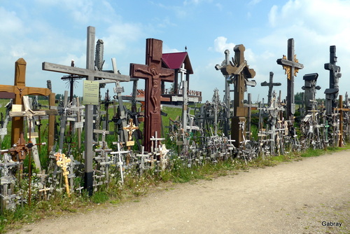 Siauliai ( Lituanie ) : la colline des croix ...