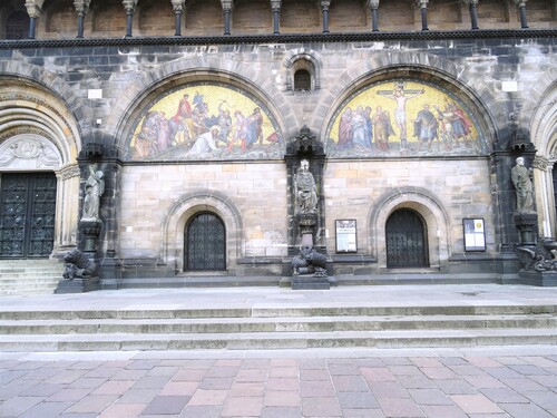 Autour de la cathédrale Saint-Pierre de Brême (Allemagne)