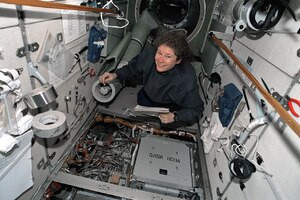 Lancement du premier module de la station spatiale ISS