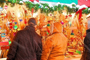 ny_columbus_circle_holiday_market_in_the_snow_12_158