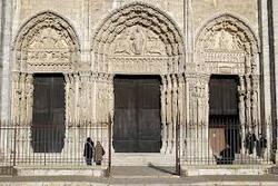 * Visite de l'extérieur de la cathédrale de Chartres 