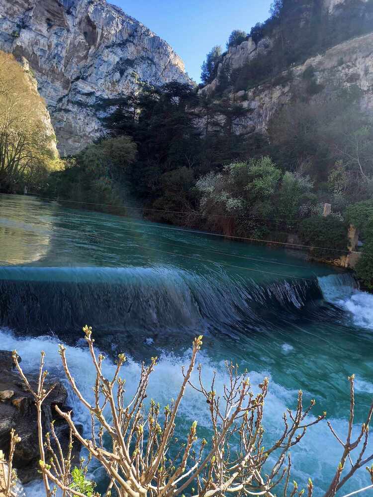 La fontaine du Vaucluse et ses alentours