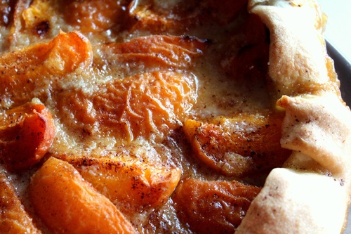 Tarte rustique aux abricots et aux amandes
