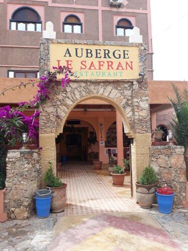  L'entrée de l'auberge