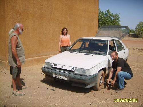 Burkina Bomborokuy Visite d'une voiture française !!