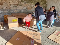 maternelle CE2 et CM : une cabane en carton