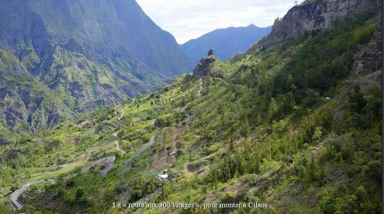 Route aux 300 virages pour monter à Cilaos