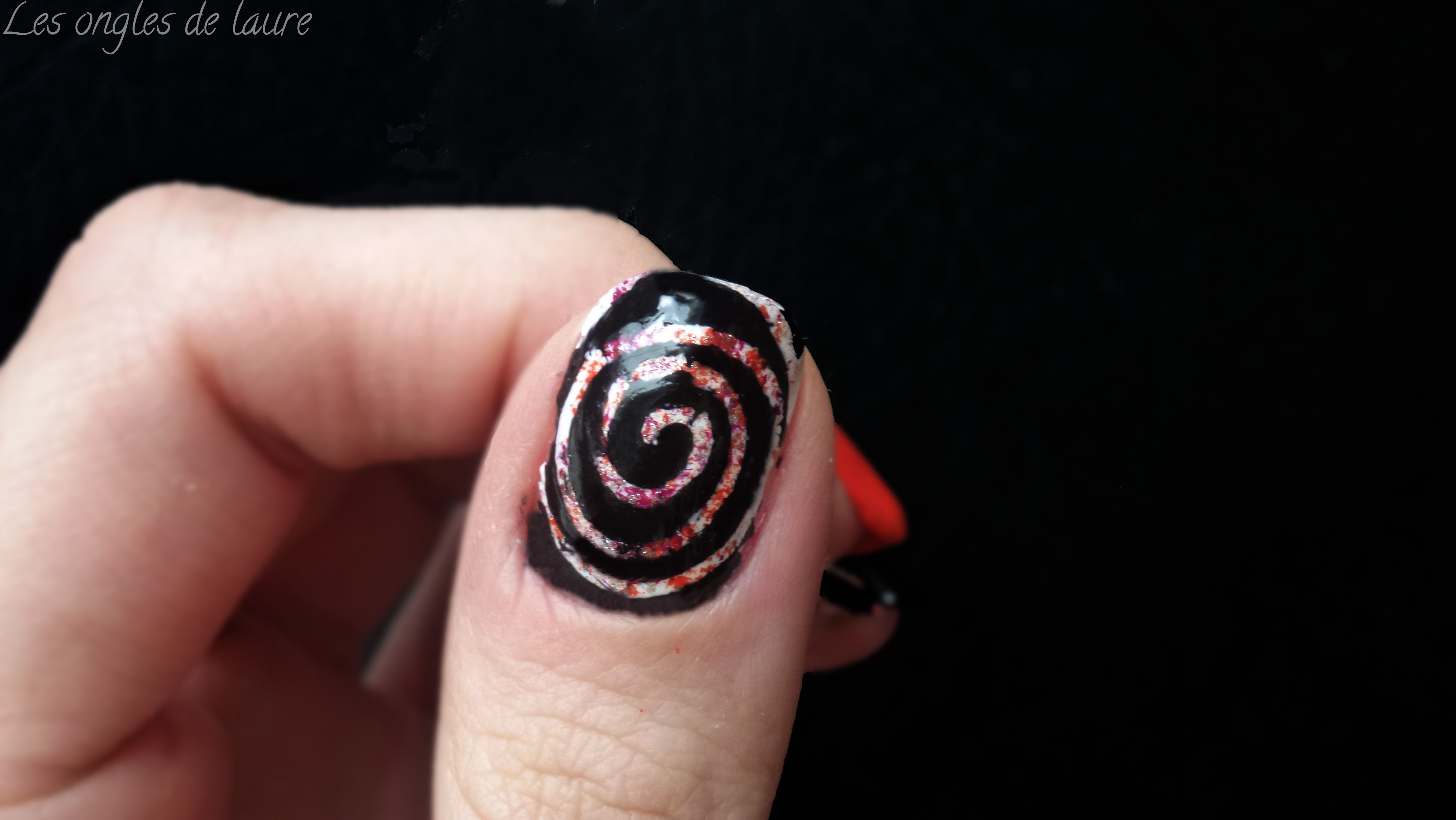 Nail Art Skitlette en spirales + grosse galère + vidéo - Les ongles de  Laure - Blog Nail Art