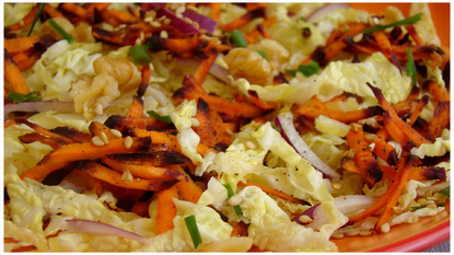 Salade de Choux Frisés,Râpé de Carottes Violettes,Noix et Graines de Sésame