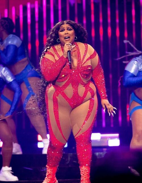 Lizzo : trois danseuses portent plainte contre la chanteuse pour harcèlement sexuel