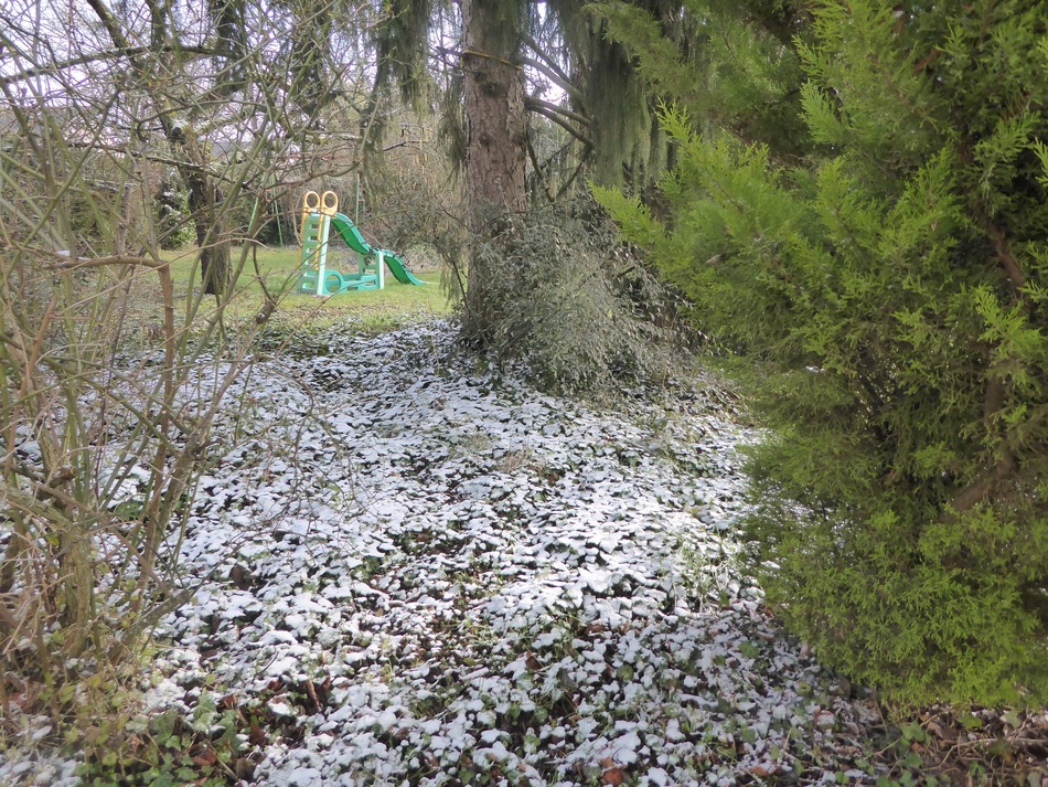 Il a neigé à Saint Cyr sur Loire, mais Léa est toujours fatiguée!