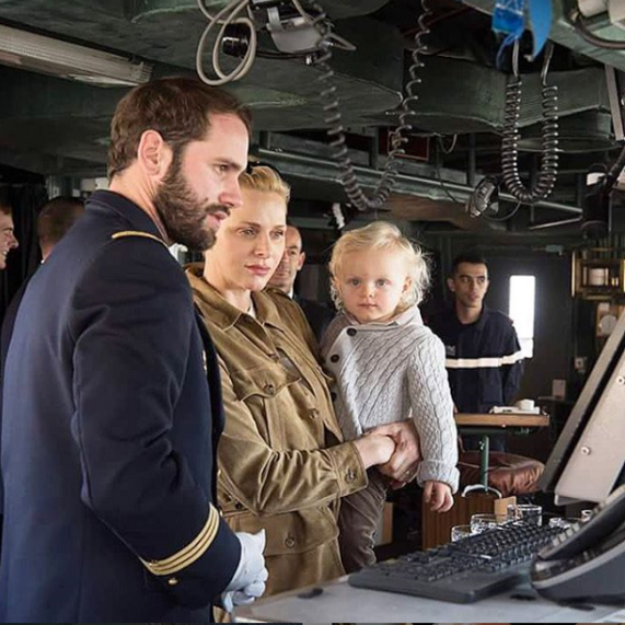 Le prince Jacques visite une corvette française  avec sa maman en 2016
